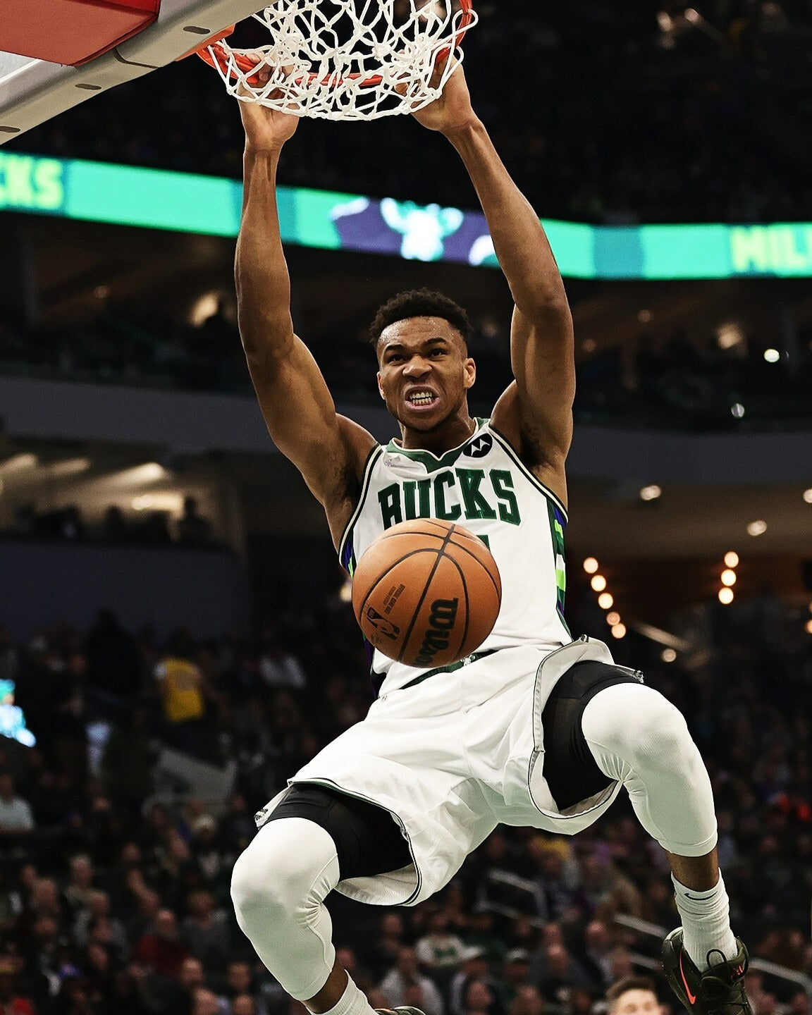 Giannis Antetokounmpo slam dunk Milwaukee Bucks canvas wall art
