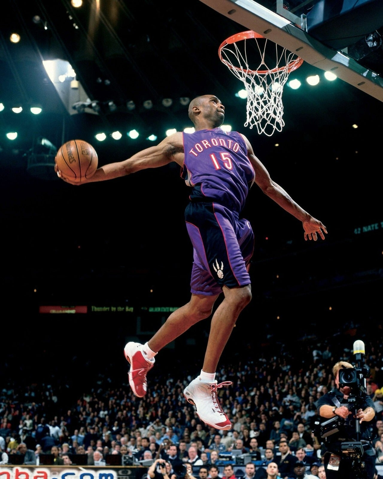 Vince Carter windmill dunk Toronto Raptors canvas wall art