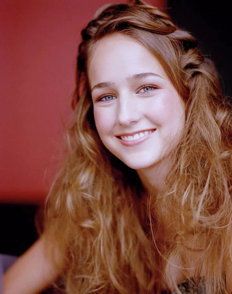 Leelee Sobieski Angelic Smile Canvas Wall Art – Soft Glam Portrait Poster
