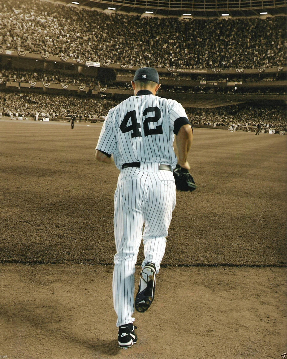 Mariano Rivera Entering The Game Canvas Wall Art – MLB Closer Legend Poster