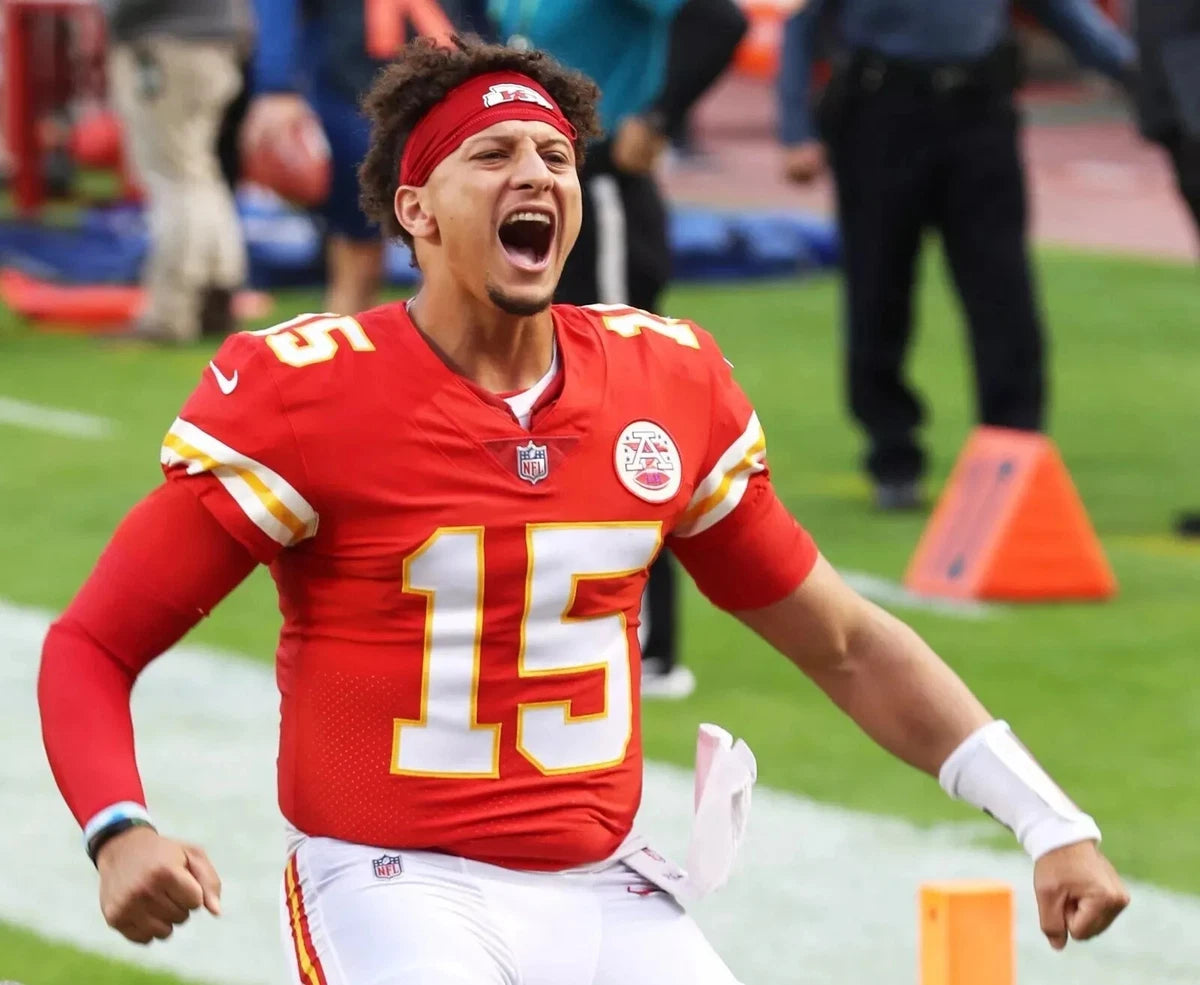 Patrick Mahomes Kansas City Chiefs Canvas Wall Art – NFL Superstar QB Decor