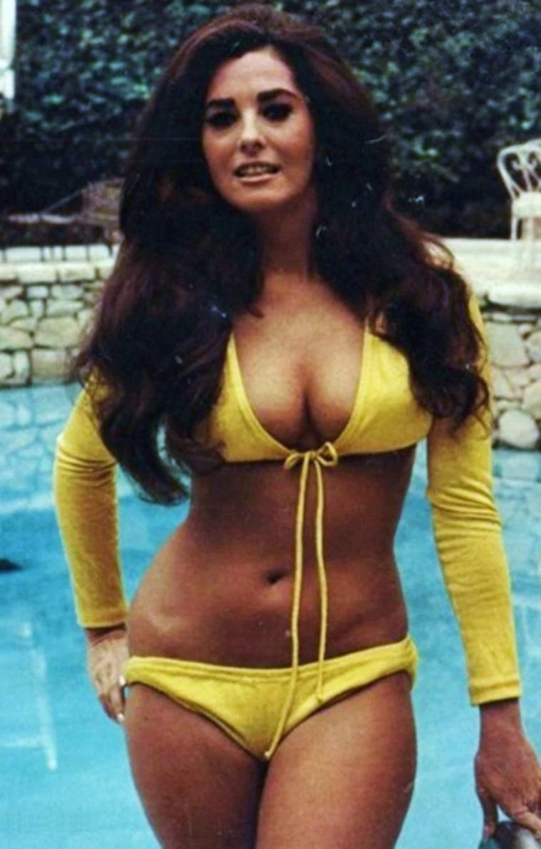 Edy Williams Vintage Beach Canvas Wall Art – Retro Glam Poster