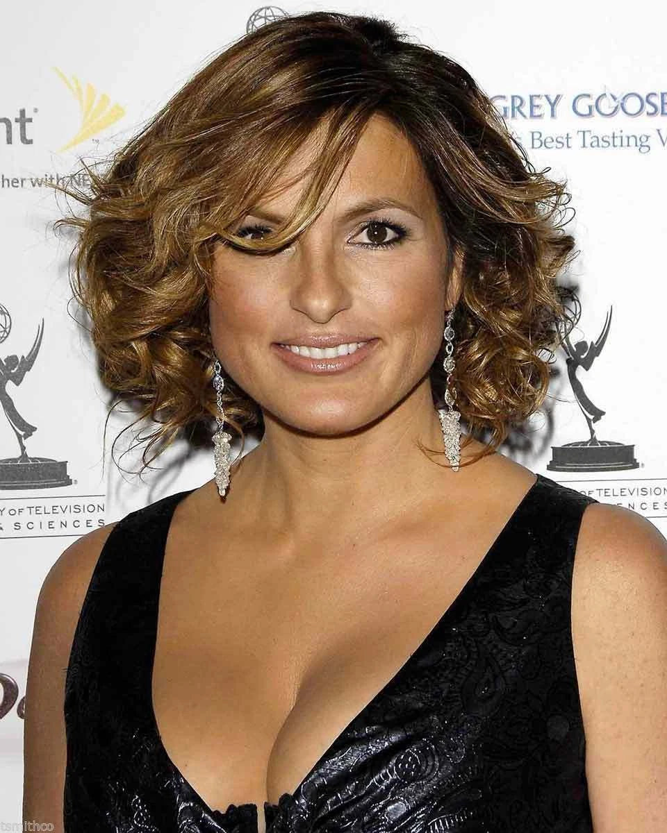 Mariska Hargitay Short Hair Canvas Wall Art – Elegant TV Icon Poster