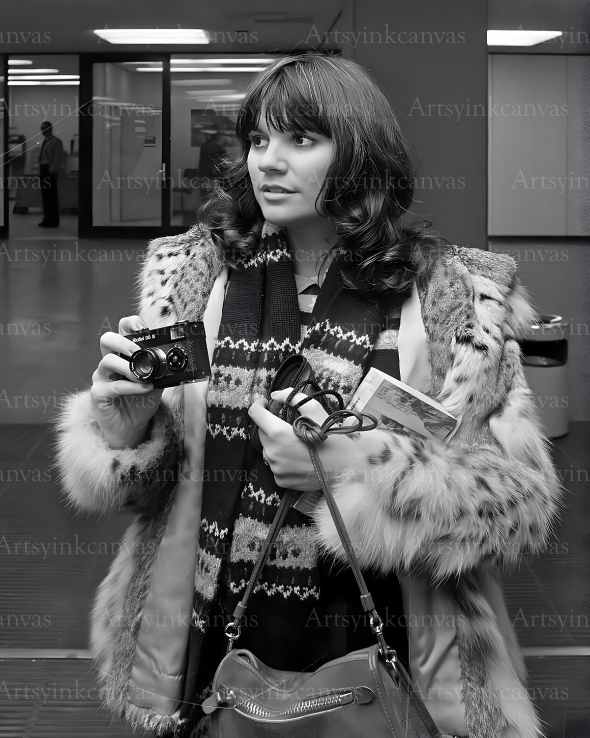 Linda Ronstadt Classic Glamour canvas wall art