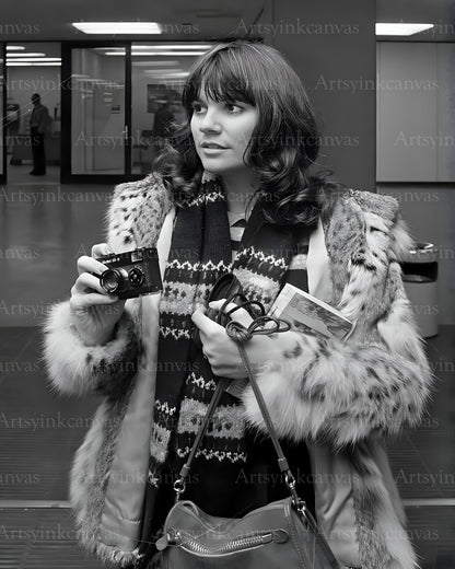 Linda Ronstadt Classic Glamour canvas wall art