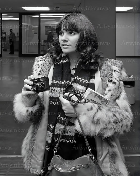 Linda Ronstadt Classic Glamour canvas wall art