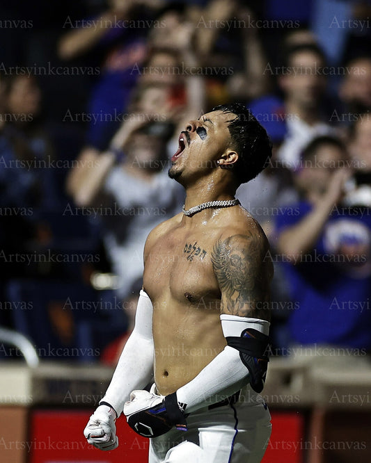 Mark Vientos screaming on field New York Mets canvas wall art