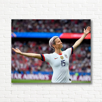 Megan Rapinoe Soccer Canvas Wall Art – USA Women’s Football Legend Decor