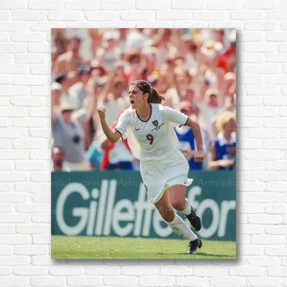 Mia Hamm Soccer Canvas Wall Art – USA Women’s Football Legend Decor