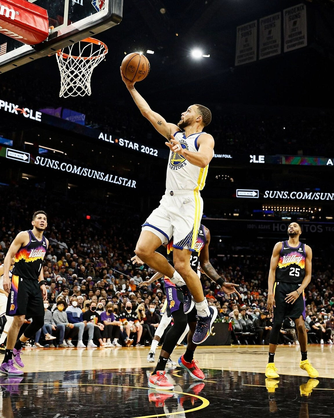 Stephen Curry layup Golden State Warriors canvas wall art