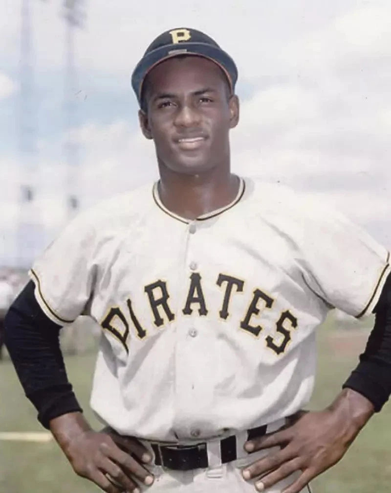 Roberto Clemente Pittsburgh Pirates Canvas Wall Art – Smiling Baseball Legend Poster