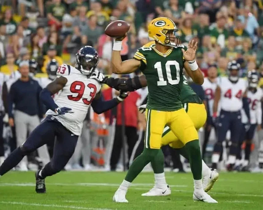 Jordan Love Green Bay Packers Canvas Wall Art – NFL Quarterback Star Decor