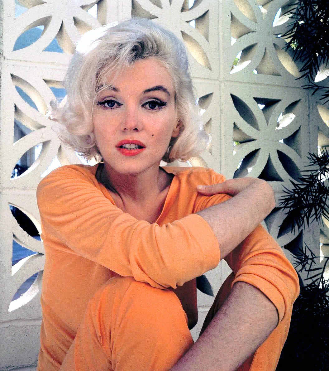 Marilyn Monroe Orange Outfit Canvas Wall Art – Vintage Hollywood Aesthetic Poster