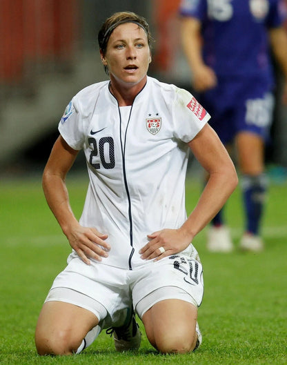 Abby Wambach Soccer Canvas Wall Art – USA Women’s Football Legend Decor