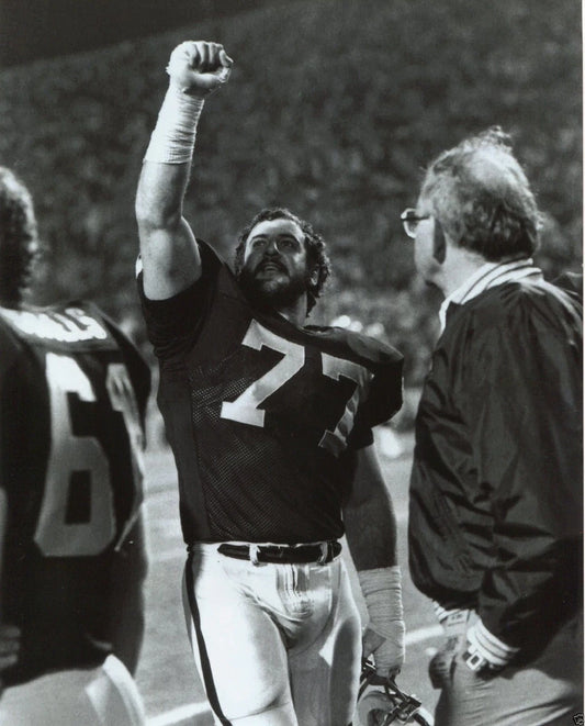 Lyle Alzado Oakland Raiders Canvas Wall Art – Black & White NFL Legend Poster
