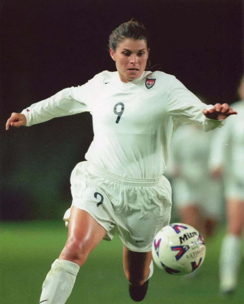 Mia Hamm USA Women’s Soccer Canvas Wall Art – Football Legend Decor