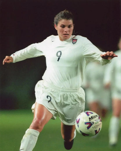 Mia Hamm USA Women’s Soccer Canvas Wall Art – Football Legend Decor