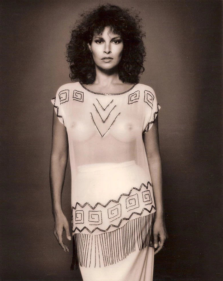 Raquel Welch Black and White Canvas Wall Art – Vintage Glamour Elegant Poster