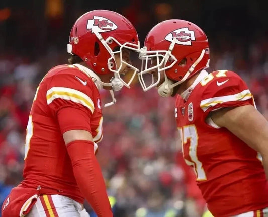 Patrick Mahomes & Travis Kelce Kansas City Chiefs Canvas Wall Art – NFL Dynasty Duo Decor