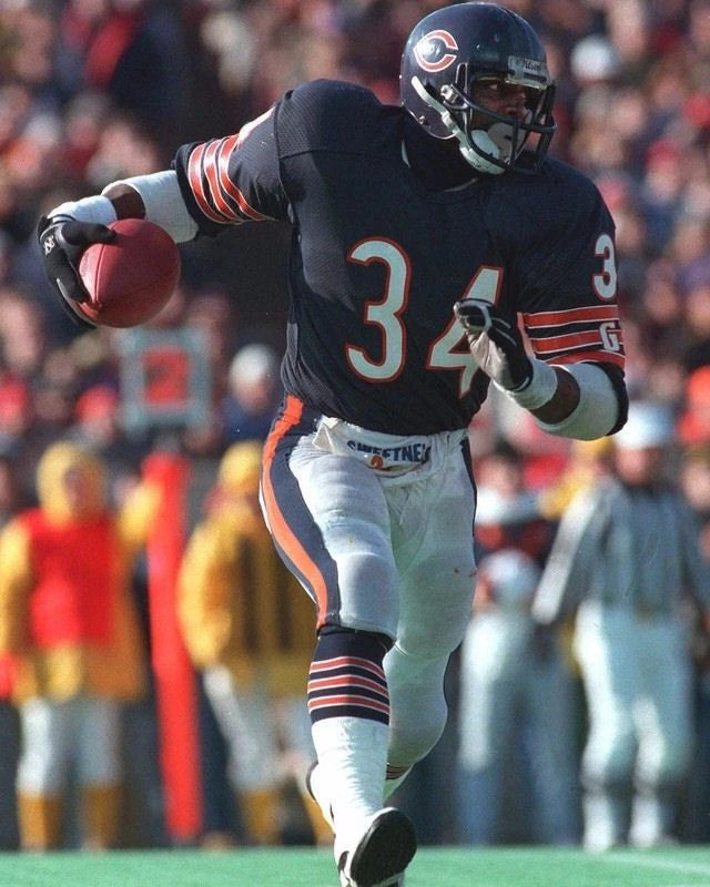 Walter Payton Canvas Wall Art – NFL Legend Running Back Poster
